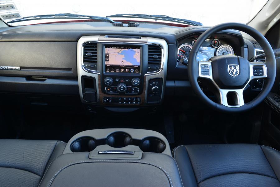 Торпедо Dodge Ram 2500 Laramie Crew Cab 2015 года  (AU) (фото 38 из 40)